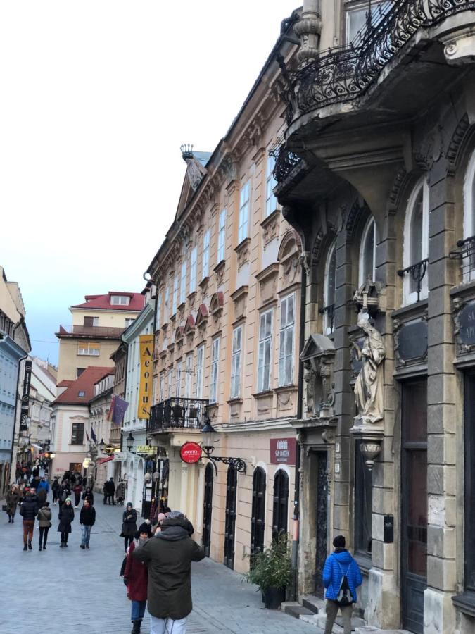 Pleasant Apartment Under The Bratislava Castle Exterior photo